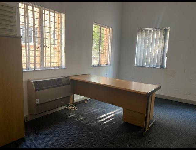 400M² WAREHOUSE TO LET IN EASTGATE